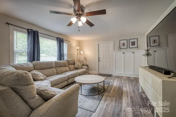 110 Camelot DR, Granite Falls, NC 28630