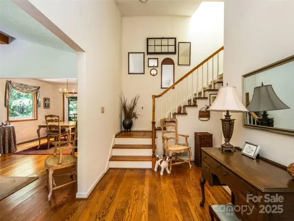 19 Jasmine PL, Laurel Park, NC 28739