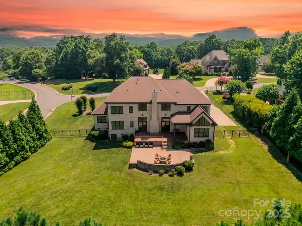 802 Capington LN, Waxhaw, NC 28173