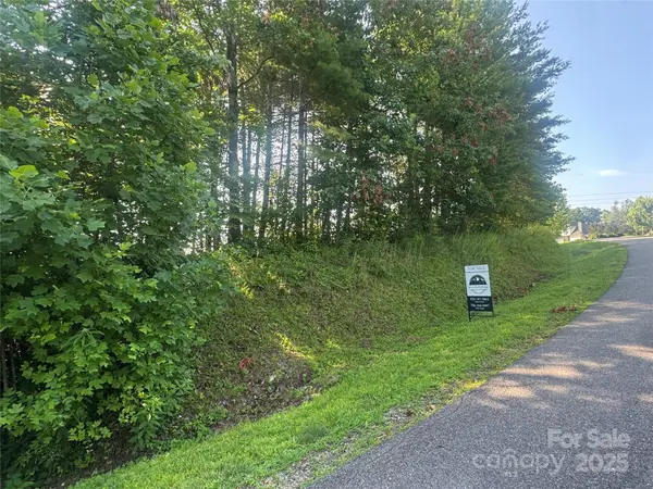 35 Nader AVE, Weaverville, NC 28787