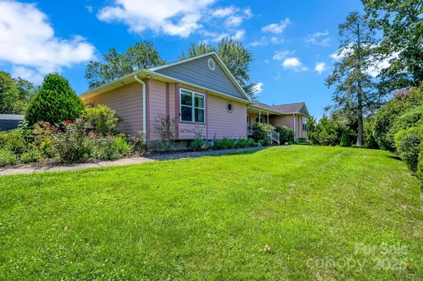 40 Collins RD, Marshall, NC 28753