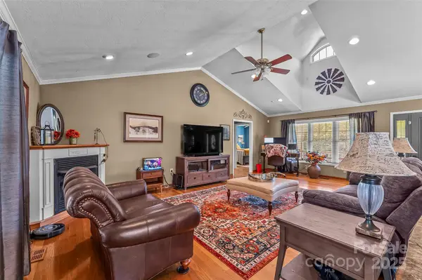 142 Windsor DR, Taylorsville, NC 28681