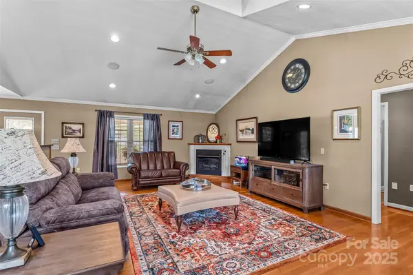 142 Windsor DR, Taylorsville, NC 28681