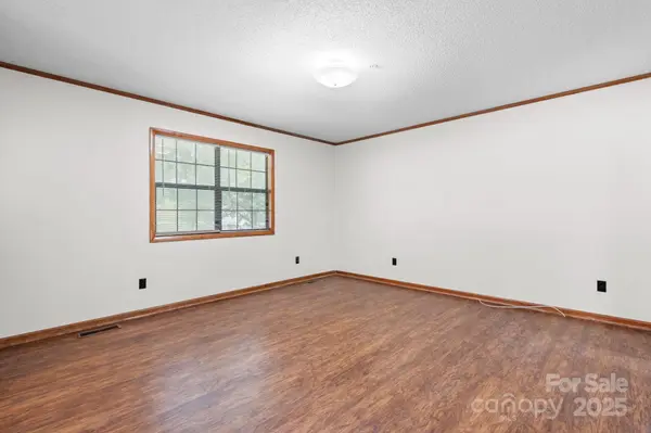 2124 27th Avenue DR NE, Hickory, NC 28601