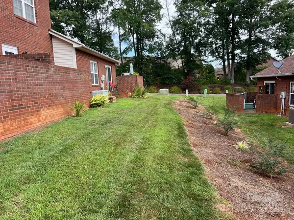 102 Brandywine DR NE, Conover, NC 28613