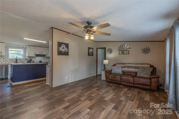 2090 Mesquite LN, Newton, NC 28658