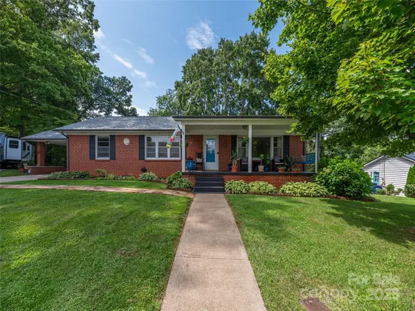 156 Highland RD, Waynesville, NC 28786