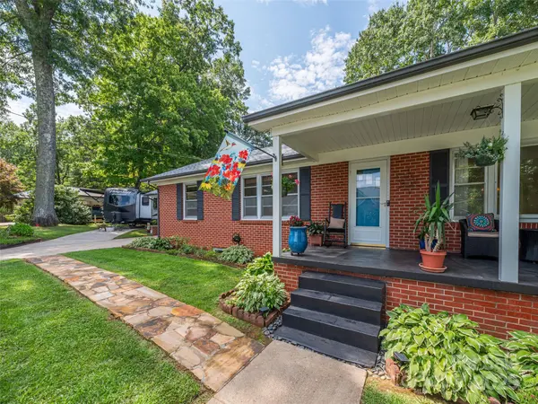 156 Highland RD, Waynesville, NC 28786