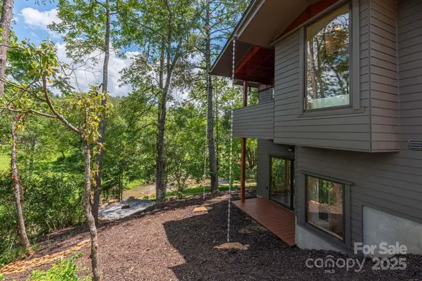 15 Bridgewater DR, Fletcher, NC 28732