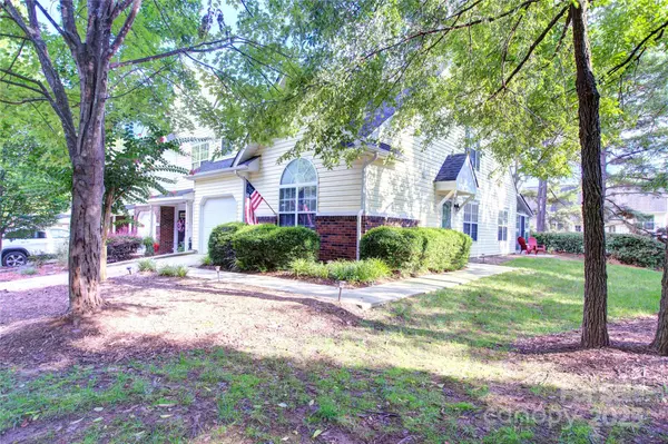 951 Sparrows Nest LN, Pineville, NC 28134