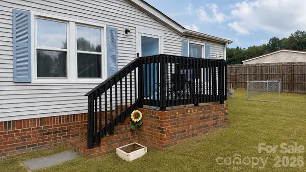 1868 Ellick DR, Newton, NC 28658
