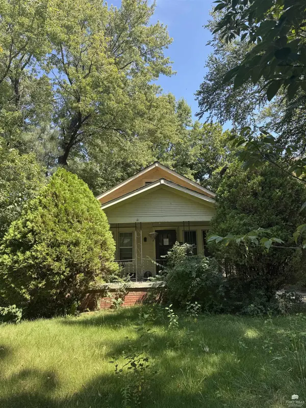 318 N 16th ST, Manhattan, KS 66502