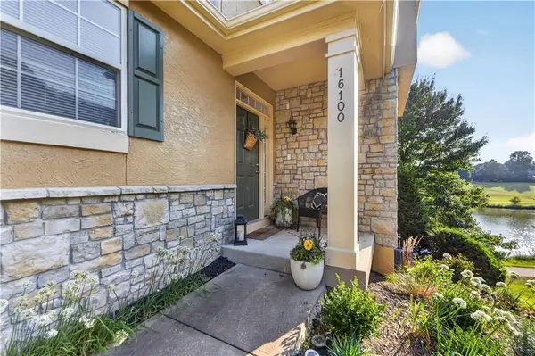 16100 Linden ST, Overland Park, KS 66085