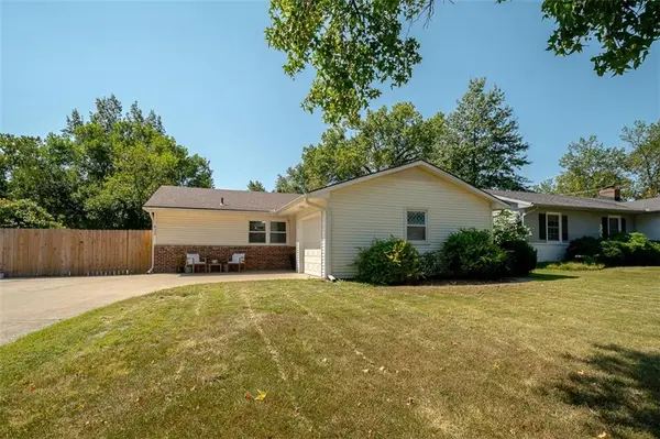 622 E 10th ST, Ottawa, KS 66067