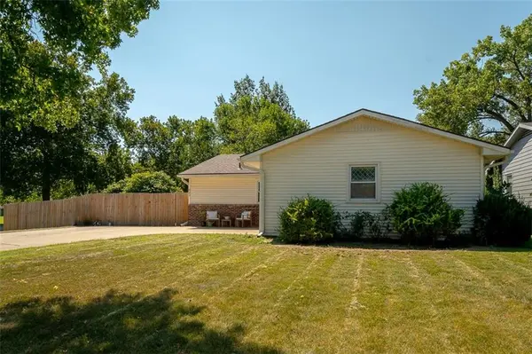 622 E 10th ST, Ottawa, KS 66067