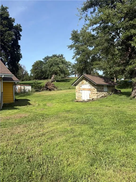 3717 N Brighton AVE, Kansas City, MO 64117