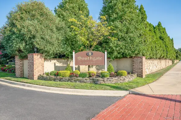 91 Southgate CIR, Massapequa Park, NY 11762