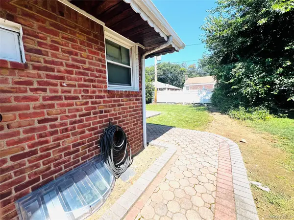 819 Dean DR, Baldwin, NY 11510