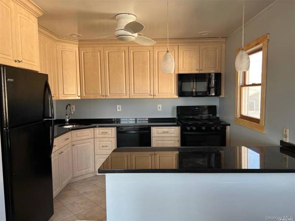 563 Neptune BLVD #Upper, Long Beach, NY 11561