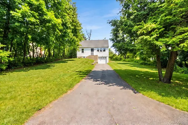16 Tiger RD, Hopewell Junction, NY 12533
