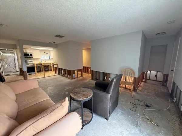 8649 LAKE ISLE DR #182, Temple Terrace, FL 33637