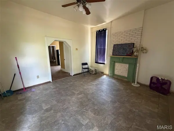 3642 Salena ST, St Louis, MO 63118