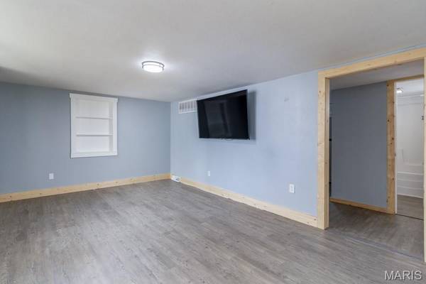 324 11th ST, Crocker, MO 65452