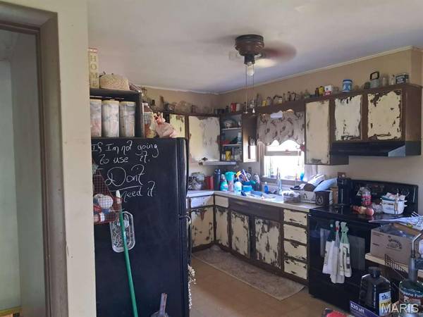 209 E Sunset DR, Hale, MO 64643