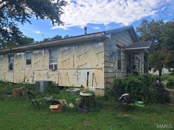 209 E Sunset DR, Hale, MO 64643