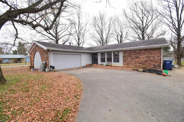 69 Cherry DR, Mt Vernon, IL 62864