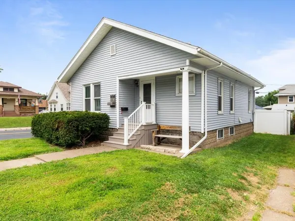 1658 W LOMBARD ST, Davenport, IA 52804