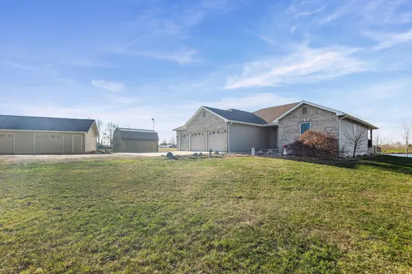 5476 Waterway Dr DR, Pinckneyville, IL 62274
