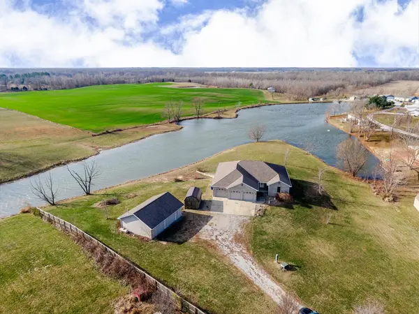5476 Waterway Dr DR, Pinckneyville, IL 62274