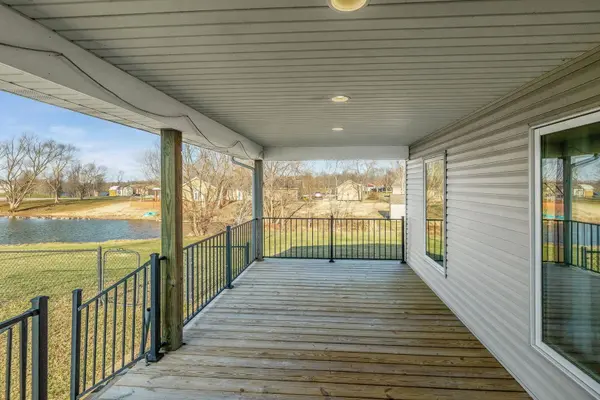 5476 Waterway Dr DR, Pinckneyville, IL 62274