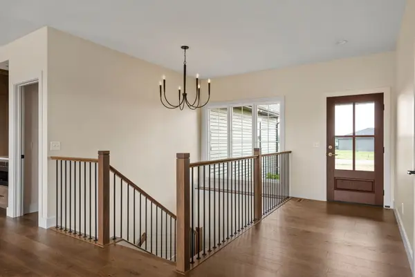 22 Viola DR, Leclaire, IA 52753