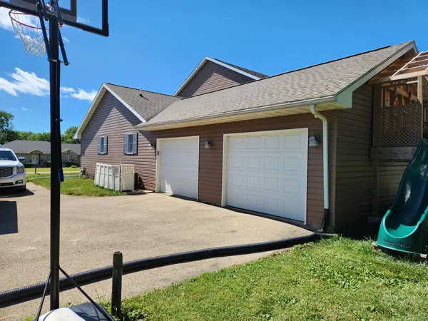 1275 Winn RD, Sterling, IL 61081