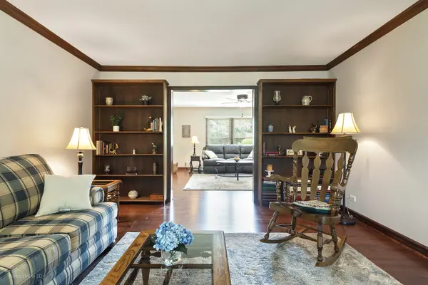 800 Manchester ST, Naperville, IL 60563