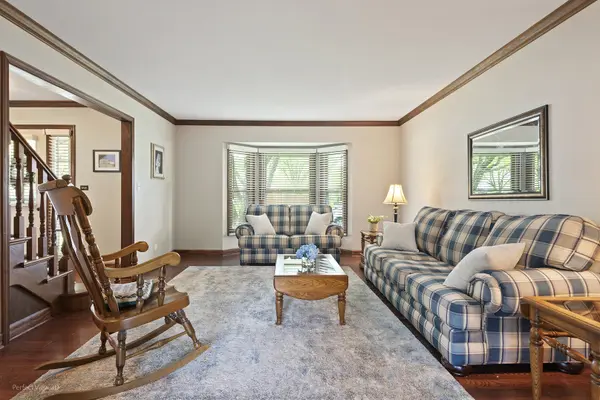 800 Manchester ST, Naperville, IL 60563
