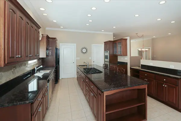 145 Rose DR, Bloomingdale, IL 60108