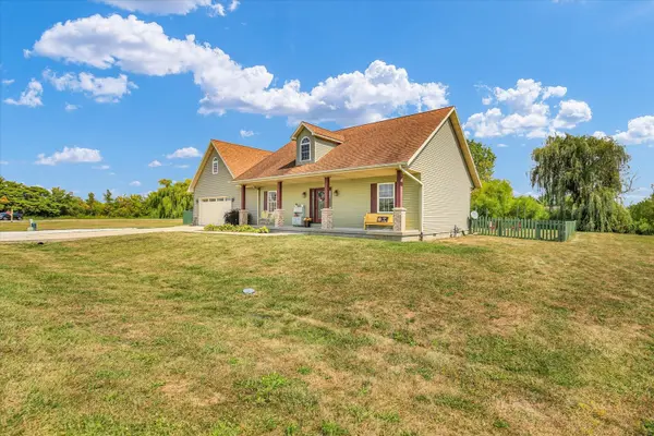 48 Nightingale CIR, Camargo, IL 61919