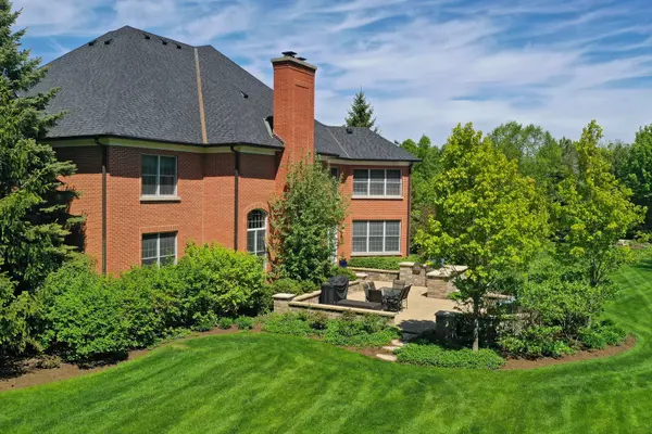 920 Gage LN, Lake Forest, IL 60045