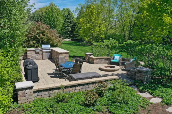 920 Gage LN, Lake Forest, IL 60045