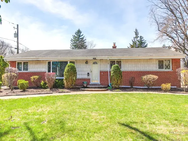 1004 Broadmoor PL, Deerfield, IL 60015