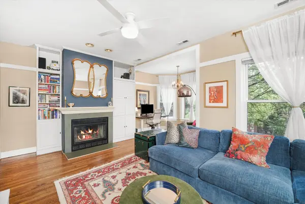 716 W Barry AVE #3, Chicago, IL 60657