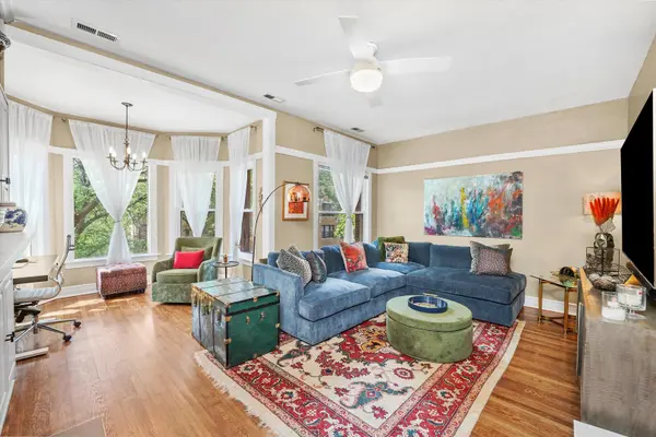716 W Barry AVE #3, Chicago, IL 60657