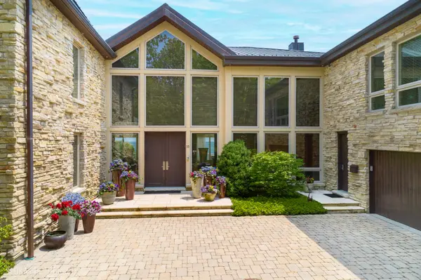 55 S Deere Park DR, Highland Park, IL 60035