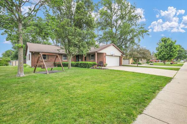 210 N Prospect AVE, Savoy, IL 61874