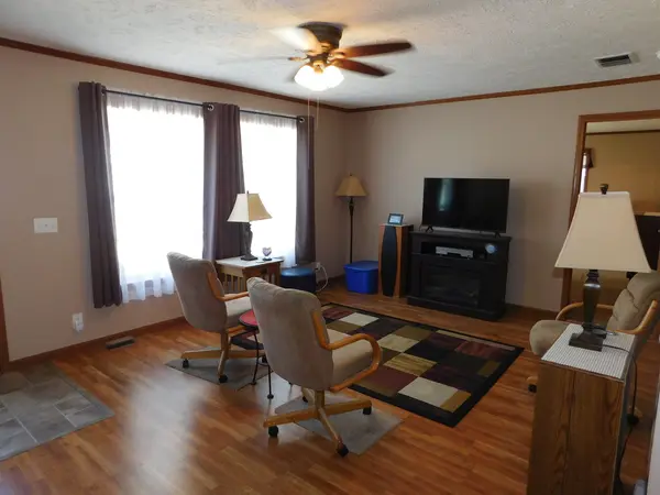 13 Hickory LN, Sandwich, IL 60548