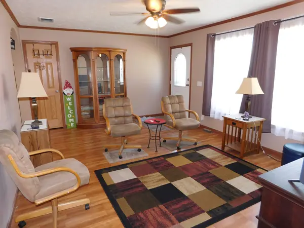 13 Hickory LN, Sandwich, IL 60548