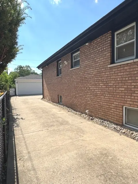 14240 S Manistee AVE, Burnham, IL 60633
